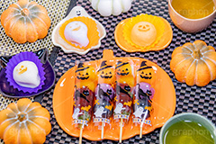 ハロウィン和菓子,ハロウィン,はろうぃん,ハロウィーン,和菓子,団子,だんご,串,みたらし団子,餡子,あんこ,饅頭,まんじゅう,お茶,緑茶,スイーツ,ハロウィンスイーツ,ハロウィンパーティー,パーティー,コーディネート,イベント,パンプキン,秋,おやつ,デザート,ジャックオランタン,ジャックオーランタン,黒猫,ゴースト,お化け,オバケ,おばけ,お菓子,菓子,トリート,こども,子供,キッズ,行事,かわいい,可愛い,カワイイ,ポップ,POP,Halloween,sweet,dessert,pumpkin,kids,ghost,フルサイズ撮影