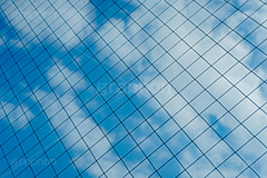 窓越しの青空,窓,青空と雲,青空,空,晴,雲,お天気,空/天気,空/雲,sky