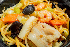 しょうゆ焼きそば,ヤキソバ,やきそば,焼きそば,しょうゆ,醤油,炒め,麺類,国民食,えび,海老,エビ,いか,イカ,キクラゲ,きくらげ,香ばしい,粉もん,ニンジン,にんじん,キャベツ,きゃべつ