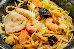 しょうゆ焼きそば,ヤキソバ,やきそば,焼きそば,しょうゆ,醤油,炒め,麺類,国民食,えび,海老,エビ,いか,イカ,キクラゲ,きくらげ,香ばしい,粉もん,ニンジン,にんじん,キャベツ,きゃべつ