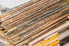 積まれた本,無造作,積む,本,本屋,書店,古本,古書,読書,書籍,図書,図書館,ブック,活字,小説,作家,筆者,書物,文書,文献,文芸,book,フルサイズ撮影