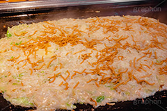もんじゃ焼き,もんじゃ,スナック,おこげ,ラーメンスナック,焼き,東京名物,粉もん,小麦粉,ソウルフード,日本料理,日本食,和食,ツマミ,つまみ,鉄板,アツアツ,あつあつ,熱々,湯気,つまみ,おつまみ,japan