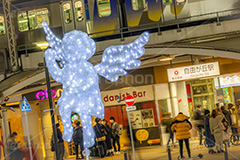 自由が丘イルミネーション,イルミネーション,イルミ,自由が丘駅,自由が丘,駅,駅名,看板,東急電鉄,東京,目黒区,東横線,電飾,電球,発光ダイオード,冬,キラキラ,綺麗,きれい,キレイ,煌,輝,デート,飾り,デコレーション,イベント,オーナメント,天使,エンジェル,キューピット,キューピッド,illumination,LED,ornament,japan,tokyo,フルサイズ撮影