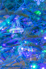 光り輝くクリスマスツリー,クリスマスツリー,イルミネーション,イルミ,電飾,電球,発光ダイオード,冬,キラキラ,綺麗,きれい,キレイ,煌,輝,デート,クリスマス,飾り,デコレーション,イベント,モミの木,もみの木,オーナメント,ボール,ベル,illumination,tree,LED,CHRISTMAS,Xmas,ornament,bell,フルサイズ撮影