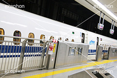 新幹線,しんかんせん,ひかり,東海道,N700,700系,駅のホーム,品川駅,電車,鉄道,でんしゃ,電車/鉄道,品川,ターミナル駅,旅行,旅,乗り物,travel,JR,train