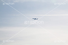 飛行機雲と飛行機,飛行機,飛行機,空,飛ぶ,ひこうき,航空,乗り物