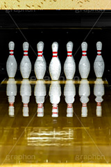 ボーリングのピン,ボーリング,ボーリング場,ピン,ゲーム,スポーツ,競技,反射,リフレクション,reflection,game,bowling,フルサイズ撮影