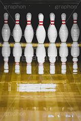 ボーリングのピン,ボーリング,ボーリング場,ピン,ゲーム,スポーツ,競技,反射,リフレクション,reflection,game,bowling,フルサイズ撮影