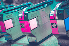 サイバーパンクな駅の改札機,駅の改札機,改札機,改札,電車/鉄道,電車,鉄道,駅,ホーム,IC,機械,代行機械,乗車券,乗車,電子マネー,旅行,旅,サイバーパンク,travel,train,PASMO,Suica,フルサイズ撮影