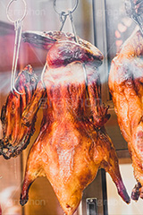 丸焼き,鳥の丸焼き,肉,北京ダック,チキン,ダック,中華,照り,吊る,chicken,フルサイズ撮影