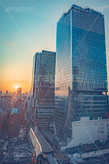 渋谷の夜明け,夜明け,朝日,朝焼け,朝,早朝,静か,スクランブルスクエア,ヒカリエ,高層ビル,渋谷,しぶや,東口,観光,商業施設,渋谷駅,駅前,japan,shibuya,sunrise,フルサイズ撮影