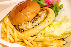ハンバーガーとポテト,ハンバーガー,バーガー,ファーストフード,ファストフード,サンド,サラダ,フライドポテト,ポテトフライ,パン,パテ,ジャンク,ジャンキー,洋食,ジャンクフード,hamburger,potato,salad,フルサイズ撮影