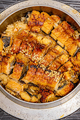 ひつまぶし,名古屋めし,ウナギ,釜めし,釜飯,うなぎ,鰻,蒲焼,かば焼き,土用の丑の日,土用,丑の日,夏,和食,日本食,日本料理,ごはん,ご飯,スタミナ,性,季節感,照り,ツヤ,たれ,タレ,ごま,胡麻,ゴマ,サマー,ソウルフード,summer,japan,rice,soulfood,フルサイズ撮影