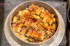 ひつまぶし,名古屋めし,ウナギ,釜めし,釜飯,うなぎ,鰻,蒲焼,かば焼き,土用の丑の日,土用,丑の日,夏,和食,日本食,日本料理,ごはん,ご飯,湯気,スタミナ,性,季節感,照り,ツヤ,たれ,タレ,ごま,胡麻,ゴマ,サマー,ソウルフード,summer,japan,rice,soulfood,フルサイズ撮影