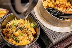 ひつまぶし,名古屋めし,ウナギ,釜めし,釜飯,うなぎ,鰻,蒲焼,かば焼き,土用の丑の日,土用,丑の日,夏,和食,日本食,日本料理,ごはん,ご飯,だし,出汁,薬味,ねぎ,ネギ,きざみのり,刻み海苔,わさび,ワサビ,湯気,スタミナ,性,季節感,照り,ツヤ,たれ,タレ,しゃもじ,サマー,ソウルフード,summer,japan,rice,soulfood,フルサイズ撮影