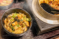 ひつまぶし,名古屋めし,ウナギ,釜めし,釜飯,うなぎ,鰻,蒲焼,かば焼き,土用の丑の日,土用,丑の日,夏,和食,日本食,日本料理,ごはん,ご飯,だし,出汁,薬味,ねぎ,ネギ,きざみのり,刻み海苔,わさび,ワサビ,湯気,スタミナ,性,季節感,照り,ツヤ,たれ,タレ,しゃもじ,サマー,ソウルフード,summer,japan,rice,soulfood,フルサイズ撮影