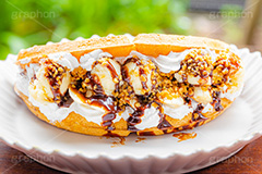 トゥンワッフル,フルーツワッフル,ワッフル,スイーツ,おやつ,甘い,デザート,クリーム,生クリーム,チョコレート,フルーツ,バナナ,チョコバナナ,バナナチョコ,ナッツ,菓子,お菓子,焼き菓子,焼菓子,焼き,韓国グルメ,waffle,cake,dessert,sweet,mango,cream,フルサイズ撮影