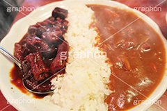 土手煮カレー,カレー,カリー,curry,土手煮,煮物,もつ,モツ,味噌,煮込み,名古屋,名物,居酒屋,日本料理,日本食,和食,湯気,japan