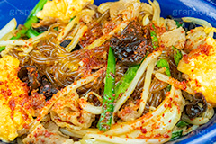 チャプチェ,雑菜,春雨,朝鮮料理,春雨,はるさめ,ニラ,キクラゲ,きくらげ,たまご,卵,炒め,もやし,モヤシ,豚肉,油,唐辛子,辛い,こってり,コッテリ,つまみ,おつまみ,総菜,お惣菜,韓国グルメ