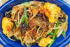 チャプチェ,雑菜,春雨,朝鮮料理,春雨,はるさめ,ニラ,キクラゲ,きくらげ,たまご,卵,炒め,もやし,モヤシ,豚肉,油,唐辛子,辛い,こってり,コッテリ,つまみ,おつまみ,総菜,お惣菜,韓国グルメ