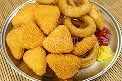 チーズフライ,チーズ,カマンベールチーズ,カマンベール,オニオンリング,フライドオニオン,オニオンフライ,フライ,オニオン,たまねぎ,タマネギ,玉ねぎ,揚げ,ファーストフード,ファストフード,リング,洋食,さくさく,サクサク,油,おやつ,つまみ,おつまみ,ring,onion,cheese