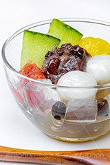 あんみつ,蜜豆,みつまめ,寒天,かんてん,フルーツ,オレンジ,メロン,グレープフルーツ,ピンクグレープフルーツ,和菓子,スイーツ,デザート,おやつ,休憩,甘味,甘味処,白玉,あんこ,あずき,粒あん,つぶあん,小豆,和,和風,和食,お菓子,菓子,japan,フルサイズ撮影