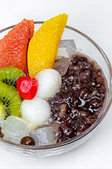 あんみつ,蜜豆,みつまめ,寒天,かんてん,フルーツ,オレンジ,メロン,サクランボ,さくらんぼ,グレープフルーツ,ピンクグレープフルーツ,キウイ,キウイフルーツ,和菓子,スイーツ,デザート,おやつ,休憩,甘味,甘味処,白玉,あんこ,あずき,粒あん,つぶあん,小豆,和,和風,和食,お菓子,菓子,japan,フルサイズ撮影