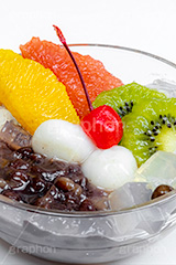 あんみつ,蜜豆,みつまめ,寒天,かんてん,フルーツ,オレンジ,メロン,サクランボ,さくらんぼ,グレープフルーツ,ピンクグレープフルーツ,キウイ,キウイフルーツ,和菓子,スイーツ,デザート,おやつ,休憩,甘味,甘味処,白玉,あんこ,あずき,粒あん,つぶあん,小豆,和,和風,和食,お菓子,菓子,japan,フルサイズ撮影