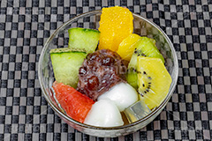 あんみつ,蜜豆,みつまめ,寒天,かんてん,フルーツ,オレンジ,メロン,グレープフルーツ,ピンクグレープフルーツ,キウイ,キウイフルーツ,和菓子,スイーツ,デザート,おやつ,休憩,甘味,甘味処,白玉,あんこ,あずき,粒あん,つぶあん,小豆,和,和風,和食,お菓子,菓子,japan,フルサイズ撮影
