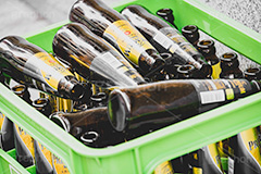 空き瓶,ビン,瓶,ビールケース,ホッピー,ビール,ビール瓶,ケース,リサイクル,ごみ,ゴミ,再利用,酒屋,居酒屋,飲み物,ドリンク,recycle,drink,フルサイズ撮影