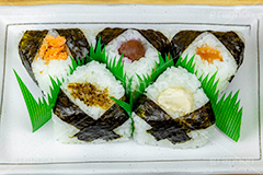 ミニおにぎり,おにぎり,おむすび,のり,海苔,ごはん,炊き,米,白米,ご飯,お米,ごはん,梅干し,梅干,おかか,ツナマヨネーズ,ツナマヨ,シャケ,しゃけ,明太子,和食,日本食,日本料理,手ごろ,コンビニ,コンビニのおにぎり,ミニ,セット,japan,rice