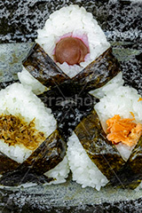 ミニおにぎり,おにぎり,おむすび,のり,海苔,ごはん,炊き,米,白米,ご飯,お米,ごはん,梅干し,梅干,おかか,シャケ,しゃけ,和食,日本食,日本料理,手ごろ,コンビニ,コンビニのおにぎり,ミニ,セット,japan,rice