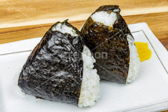 おにぎり,おむすび,のり,海苔,ごはん,炊き,米,白米,ご飯,お米,ごはん,たくあん,沢庵,漬物,漬け物,和食,日本食,日本料理,手ごろ,コンビニ,コンビニのおにぎり,japan,rice