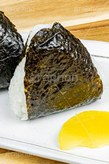 おにぎり,おむすび,のり,海苔,ごはん,炊き,米,白米,ご飯,お米,ごはん,たくあん,沢庵,漬物,漬け物,和食,日本食,日本料理,手ごろ,コンビニ,コンビニのおにぎり,japan,rice