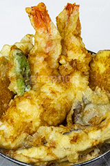 天丼,天どん,天ぷら,てんぷら,丼,どんぶり,天ぷらの盛り合わせ,天麩羅,和食,日本食,揚げ物,盛り合わせ,盛合せ,えび天,海老天,えび,エビ,海老,さつま芋,サツマイモ,ししとう,シシトウ,かぼちゃ,カボチャ,南瓜,なす,茄子,ナス,椎茸,シイタケ,しいたけ,かき揚げ,japan,フルサイズ撮影