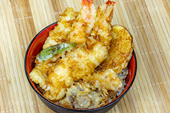 天丼,天どん,天ぷら,てんぷら,丼,どんぶり,天ぷらの盛り合わせ,天麩羅,和食,日本食,揚げ物,盛り合わせ,盛合せ,えび天,海老天,えび,エビ,海老,キス,さつま芋,サツマイモ,ししとう,シシトウ,椎茸,シイタケ,しいたけ,かき揚げ,japan,フルサイズ撮影