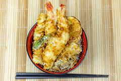 天丼,天どん,天ぷら,てんぷら,丼,どんぶり,天ぷらの盛り合わせ,天麩羅,和食,日本食,揚げ物,盛り合わせ,盛合せ,えび天,海老天,えび,エビ,海老,キス,さつま芋,サツマイモ,ししとう,シシトウ,椎茸,シイタケ,しいたけ,かき揚げ,japan,フルサイズ撮影