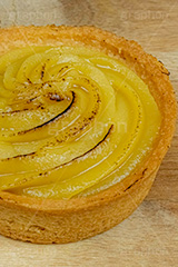 サツマイモのタルト,タルト,サツマイモ,さつまいも,さつま芋,ケーキ,クリーム,スイート,デザート,スイーツ,甘い,洋菓子,菓子,お菓子,秋の味覚,秋,autumn,sweet,cream,cake,dessert,tart,フルサイズ撮影