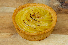 サツマイモのタルト,タルト,サツマイモ,さつまいも,さつま芋,ケーキ,クリーム,スイート,デザート,スイーツ,甘い,洋菓子,菓子,お菓子,秋の味覚,秋,autumn,sweet,cream,cake,dessert,tart,フルサイズ撮影