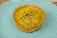 サツマイモのタルト,タルト,サツマイモ,さつまいも,さつま芋,ケーキ,クリーム,スイート,デザート,スイーツ,甘い,洋菓子,菓子,お菓子,秋の味覚,秋,autumn,sweet,cream,cake,dessert,tart,フルサイズ撮影