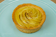 サツマイモのタルト,タルト,サツマイモ,さつまいも,さつま芋,ケーキ,クリーム,スイート,デザート,スイーツ,甘い,洋菓子,菓子,お菓子,秋の味覚,秋,autumn,sweet,cream,cake,dessert,tart,フルサイズ撮影