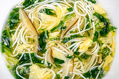 にゅうめん,にゅう麵,入麺,煮麺,そうめん,素麺,煮る,だし,出汁,ダシ,溶き卵,椎茸,しいたけ,シイタケ,ほうれん草,ホウレンソウ,奈良県,郷土料理,日本料理,日本食,和食,茹,麺料理,麺類,ソウルフード,japan