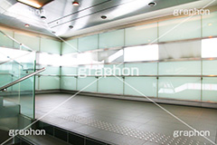 地下鉄階段,階段,地下鉄,ガラス張りの壁,上がる,上る,下る,下がる,駅,station