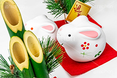 うさぎの置物,置物,飾り,卯年,卯,うさぎ,ウサギ,兎,兔,ラビット,干支,門松,親子,迎春,フィギュア,和風,年賀状,お正月,正月,お正月飾り,年明け,新年,ニューイヤー,アニバーサリー,イベント,行事,風習,event,anniversary,japan,rabbit