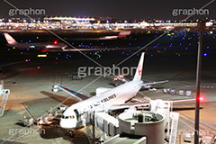 羽田空港,haneda,はねだ,羽田,飛行機,旅客機,空港,航空,航空路,到着,出発,発着,エアライン,航空会社,ターミナル,国内線,国際線,路線,ハブ,景気,アジア,亜細亜,ビルディング,建物,建造,ビジネス,事業,企業,業務,チェックイン,チェック,チェックする,カウンタ,カウンター,滑走路,夜,旅行,旅,travel