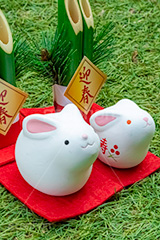 うさぎの置物,置物,飾り,卯年,卯,うさぎ,ウサギ,兎,兔,ラビット,干支,門松,親子,迎春,フィギュア,和風,年賀状,お正月,正月,お正月飾り,年明け,新年,ニューイヤー,アニバーサリー,イベント,行事,風習,event,anniversary,japan,rabbit