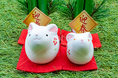 うさぎの置物,置物,飾り,卯年,卯,うさぎ,ウサギ,兎,兔,ラビット,干支,門松,親子,迎春,フィギュア,和風,年賀状,お正月,正月,お正月飾り,年明け,新年,ニューイヤー,アニバーサリー,イベント,行事,風習,event,anniversary,japan,rabbit