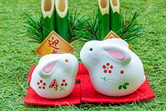 うさぎの置物,置物,飾り,卯年,卯,うさぎ,ウサギ,兎,兔,ラビット,干支,門松,親子,迎春,フィギュア,和風,年賀状,お正月,正月,お正月飾り,年明け,新年,ニューイヤー,アニバーサリー,イベント,行事,風習,event,anniversary,japan,rabbit