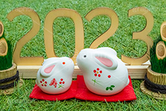 うさぎの置物,置物,飾り,2023,卯年,卯,うさぎ,ウサギ,兎,兔,ラビット,干支,門松,親子,フィギュア,和風,年賀状,お正月,正月,お正月飾り,年明け,新年,ニューイヤー,アニバーサリー,イベント,行事,風習,event,anniversary,japan,rabbit