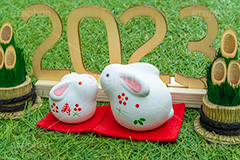 うさぎの置物,置物,飾り,2023,卯年,卯,うさぎ,ウサギ,兎,兔,ラビット,干支,門松,親子,フィギュア,和風,年賀状,お正月,正月,お正月飾り,年明け,新年,ニューイヤー,アニバーサリー,イベント,行事,風習,event,anniversary,japan,rabbit